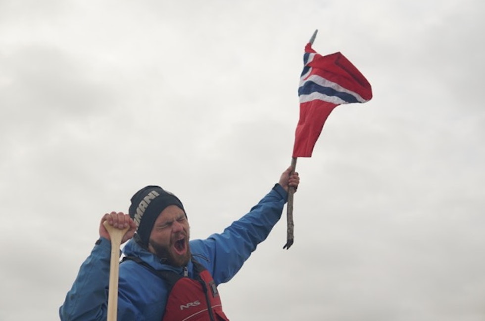 Første nordmann: Det var et følelsesladet øyeblikk å nå havet etter 3200 kilometer og 52 dager på elva. Jeg var fantastisk stolt, spesielt over mine ekspedisjonspartnere, som viser at også ferskinger kan nå sine drømmer og mål. Foto: Peter Gupta