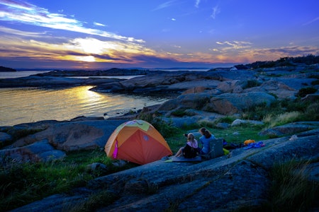 SØR FOR ENGELSVIKEN: Her er det badestrand, gresslette, svaberg, utedo og alt tilrettelagt for fine sommerkvelder. Foto: Geir Anders Rybakken Ørslien flåtavika badeplass friområde