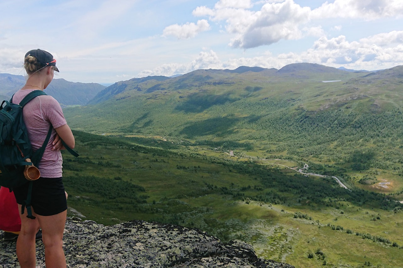 Slik er utsikten fra Preinsrudtind og ned i Bulidalen. Foto: Adam Tumidajewicz Preinsrudtind utsikt bulidalen hemsedal redningsaksjon