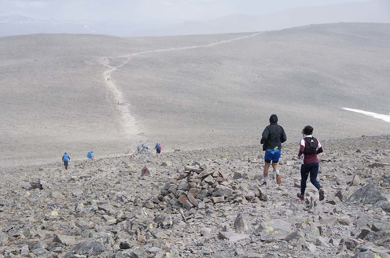 BESSEGGEN: Besseggløpet er Norges eldste fjelløp. De fleste tar turen over Besseggen som en dagstur, med fjellstøvler og sekk. Foto: Gunhild Aaslie Soldal besseggløpet