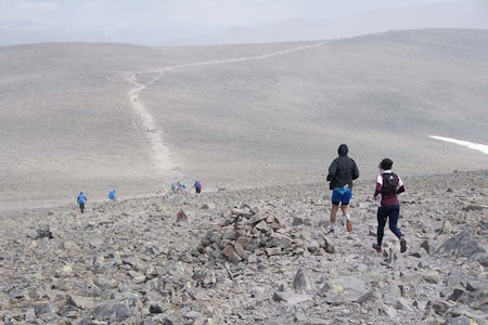 BESSEGGEN: Besseggløpet er Norges eldste fjelløp. De fleste tar turen over Besseggen som en dagstur, med fjellstøvler og sekk. Foto: Gunhild Aaslie Soldal besseggløpet