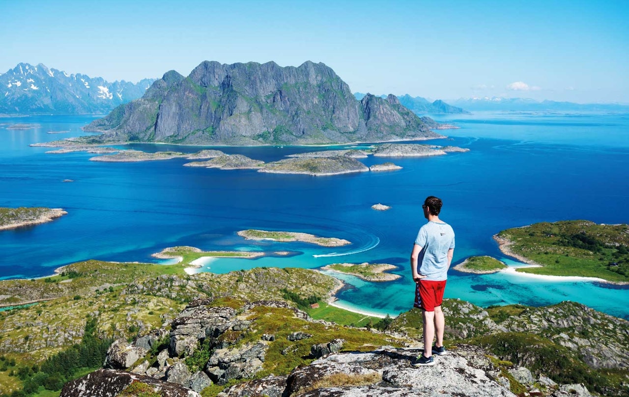 SKROVA: Holder du litt tempo, frister det kanskje med en dukkert etterpå? Foto: Jon Olav Larsen skrova lofoten