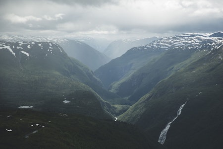 UTLADALEN: Jotunheimen rommar ei rekke sagnomsuste tindar. Denne gongen søkte vi mot den djupaste dalen. Foto: Line Hårklau utladalen jotunheimen