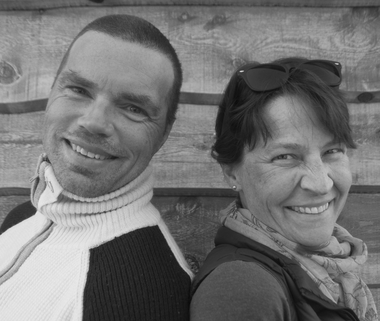 BOKAKTUELLE IGJEN: Julia og Morten Helgesen har en hobby som holder dem gående. De samler på fjelltopper. Sammen driver de Glittertind Forlag. Foto: Gunhild Aaslie Soldal 