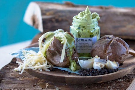 POTET: Visste du at poteta er ei av verdas viktigaste matvarer? Den blir dyrka nesten overalt i Noreg, og som turmat er det både mettande og velsmakande. Foto: Sigrid Henjum BAKT POTET TURMAT