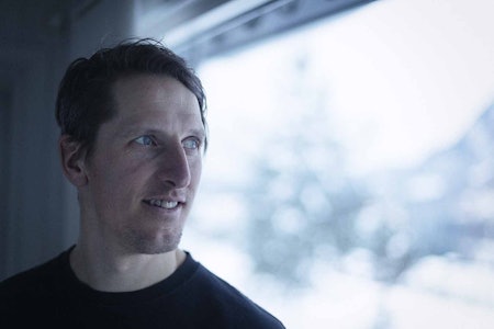 TILFREDS: – Det er fint å kunne prate om litt annet enn bare skiskyting, synes Lars Berger, etter at han ga seg med toppidretten. Foto: Kristoffer H. Kippernes lars berger