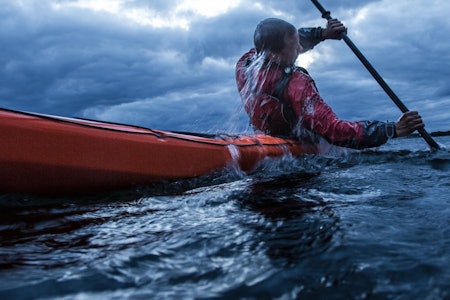 QUICK FIX: Hvis du vil slippe å dra deg ut av båten må du lære eskimorulla. Bilde: Christian Nerdrum