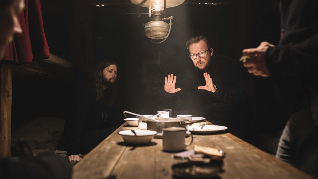 MENNENE BAK POLARHELTEN: Her er Pål Ulvik (fotograf) og Espen Sandberg (t.h) på settet under innspillingen av Amundsen-filmen, som kommer på norske kinoer i februar. Foto: Eirik Evjen/Motion BlurFilms AS  MENNENE BAK POLARHELTEN: Her er Pål Ulvik (fotograf) og Espen Sandberg (t.h) på settet under innspillingen av Amundsen-filmen, som kommer på norske kinoer i februar. Foto: Eirik Evjen/Motion BlurFilms AS