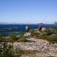 Utsikt fra Nordskot med Lofotveggen i det fjerne. Foto: Line Hårklau