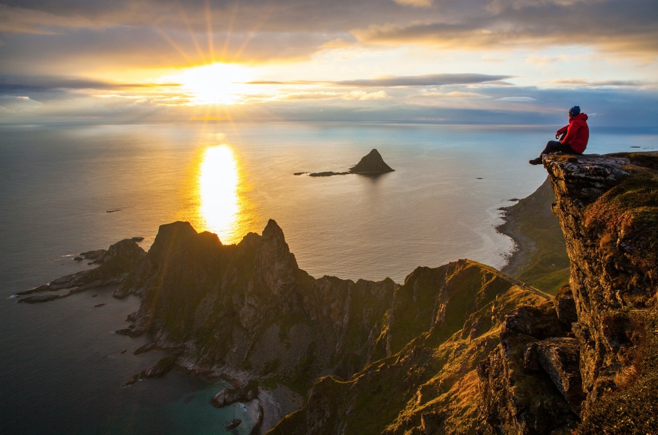 VAKRE VESTERÅLEN: Midnattsola sett fra Måtind. Foto: Lars Peter Myklebust måtind vesterålen