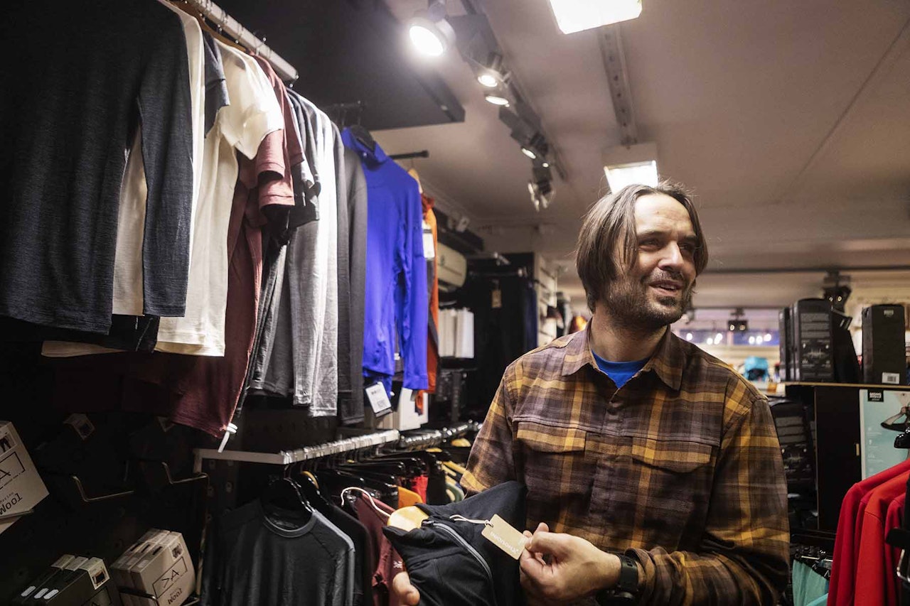 BEDRE BUTIKK: VPG-gründer og butikksjef Trygve Sande har steppet opp enda et hakk for å gjøre det enklere for kunder å sortere hvilke leverandører som leverer på bærekraftige verdier. Foto: Kristoffer H Kippernes BEDRE BUTIKK: VPG-gründer og butikksjef Trygve Sande har steppet opp enda et hakk for å gjøre det enklere for kunder å sortere hvilke leverandører som leverer på bærekraftige verdier. Foto: Kristoffer H Kippernes