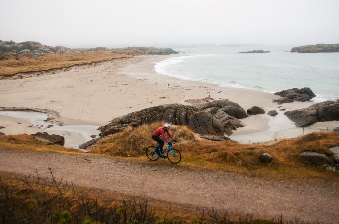 SYKKEL FOR SKI: Det er den tida av året, de mørkeste dagene som snøen skal lyse opp. En slik dag man velger sykkel for ski. Foto: Jørgen Rydheim SYKKEL FOR SKI: Det er den tida av året, de mørkeste dagene som snøen skal lyse opp. En slik dag man velger sykkel for ski. Foto: Jørgen Rydheim