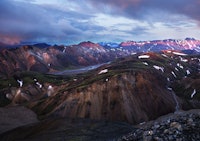 Noen minutter etter at jeg fikk drømmelyset i Landmannalaugar endrer fjellene farge fra gult til rosa. Noen minutter etter at jeg fikk drømmelyset i Landmannalaugar endrer fjellene farge fra gult til rosa.