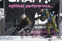 Alberto Perez Arroyo (ES) begynte å gå på ski i desember og trenger skilator for å finne balansen. Mar Oostermeijer Prat (NL) har vært en god støtte for medeleven, og finner mye inspirasjon i å gå på ski med «Ridder-gjengen» fra UWC. Alberto Perez Arroyo (ES) begynte å gå på ski i desember og trenger skilator for å finne balansen. Mar Oostermeijer Prat (NL) har vært en god støtte for medeleven, og finner mye inspirasjon i å gå på ski med «Ridder-gjengen» fra UWC.