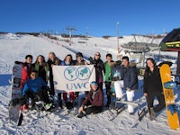 UWC liker å utfordre det umulige. Bak fra venstre: Edwin Uriel Gonzalez Cornejo (NI ), Mar Oostermeijer Prat (NL), Ulrikke Larsen (DK), Emma du Marchie Sarvaas (NL), Elias Rodriguez (AR), Solveig Vanniez- Salvesen (NO), Yerson Fabian Castellanos (CO), Alberto Perez Arroyo (ES ), Hayley Ali (UK), Melvin Cornejo Gomez (SV) og Tonje Kirkebøen Slettemo (NO) i front. UWC liker å utfordre det umulige. Bak fra venstre: Edwin Uriel Gonzalez Cornejo (NI ), Mar Oostermeijer Prat (NL), Ulrikke Larsen (DK), Emma du Marchie Sarvaas (NL), Elias Rodriguez (AR), Solveig Vanniez- Salvesen (NO), Yerson Fabian Castellanos (CO), Alberto Perez Arroyo (ES ), Hayley Ali (UK), Melvin Cornejo Gomez (SV) og Tonje Kirkebøen Slettemo (NO) i front.