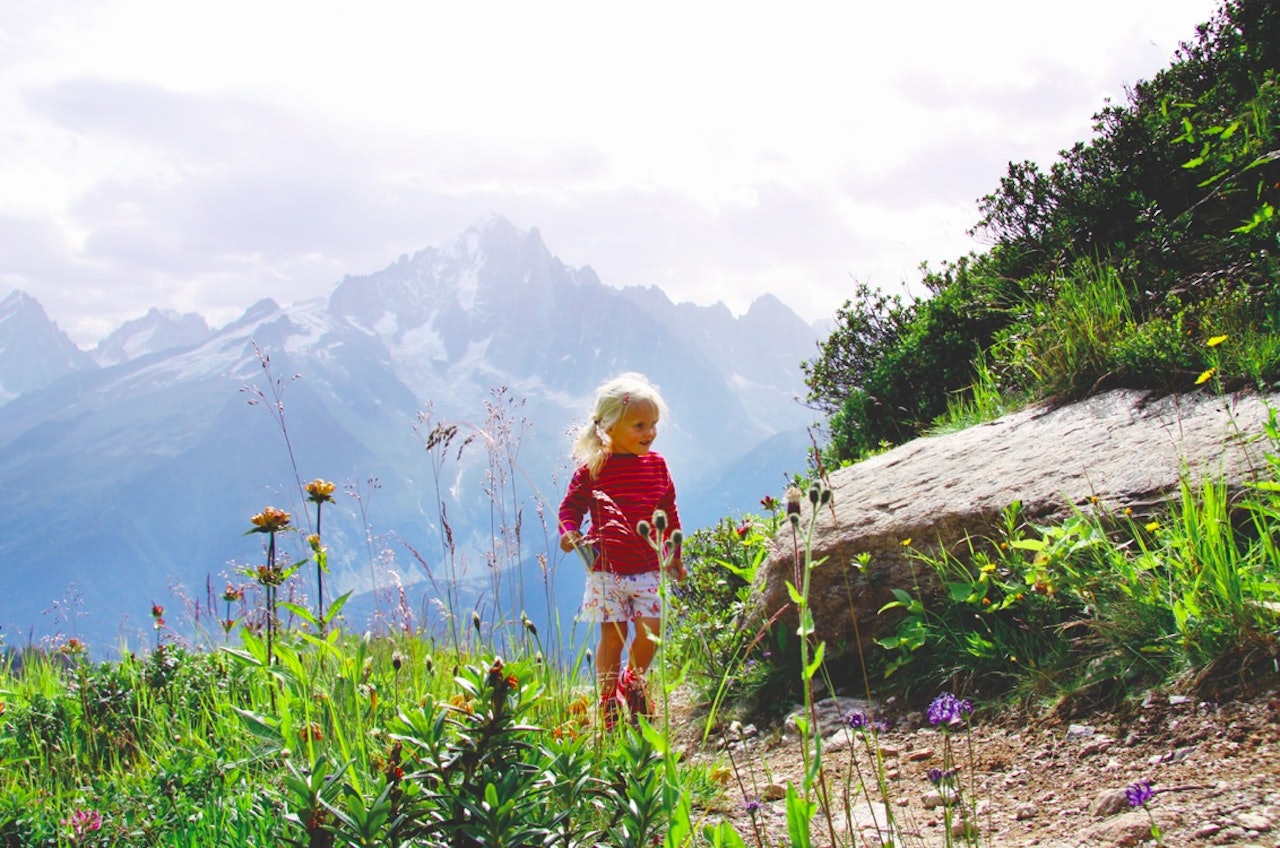 Chamonix er best kjent som utgangspunkt for bratte klatreturer og bestigninger av Mont Blanc. Men bak den barske fasaden skjuler det seg et eldorado for friluftsinteresserte familier. Foto: Eivind Eidslott