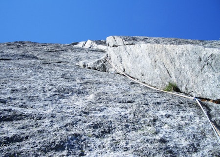 Hvor er klatreren? Ikke lett å vite hva man skal gjøre om uhellet er ute, langt der oppe. Fra Taremarebyen i Uskedalen. Foto: Odd Magne Øgreid