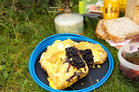 SUPER TURMAT: Tørre brødskiver får eit ekte løft på denne måten. Foto: Sigrid Henjum RIDDARAR: Arme riddarar har vorte ein meir kjend variant av sine rike brør - rike riddarar.