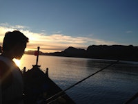 Fisking i solnedgang var ubeskrivelig vakkert, selv om det ikke ble fangst ut av det. Foto: Hayley Ali Fisking i solnedgang var ubeskrivelig vakkert, selv om det ikke ble fangst ut av det. Foto: Hayley Ali