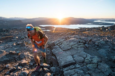 DRØMMEDØGNET: Da løpet Xreid Jotunheimen pågikk tidligere i sommer, hold tidens høytrykk vakt over deltakerne. Her er Gjermund Nordskar på den lange motbakken til Beitostølen. Foto: Bård Basberg Xreid 2018
