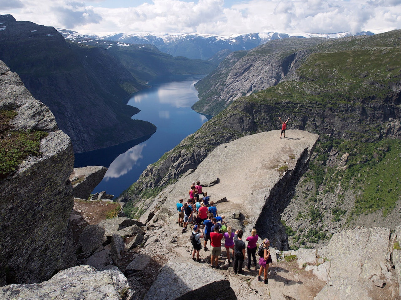 TROLLTUNGA: Kronikkskribent Peter Fredheim Oma mener ikke forbud og stengsler i naturen er veien å gå for å hindre ulykker blandt turister. Foto: privat TROLLTUNGA: Kronikkskribent Peter Fredheim Oma mener ikke forbud og stengsler i naturen er veien å gå for å hindre ulykker blandt turister. Foto: privat