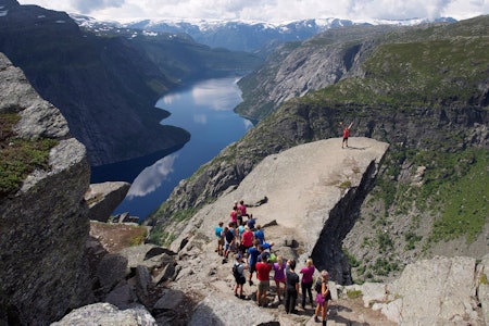 TROLLTUNGA: Kronikkskribent Peter Fredheim Oma mener ikke forbud og stengsler i naturen er veien å gå for å hindre ulykker blandt turister. Foto: privat TROLLTUNGA: Kronikkskribent Peter Fredheim Oma mener ikke forbud og stengsler i naturen er veien å gå for å hindre ulykker blandt turister. Foto: privat