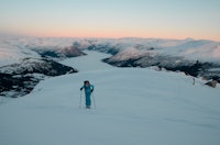 VELKOMMEN, VINTER: Endelig snø, endelig skiføre. Foto: Helge Wangberg VELKOMMEN, VINTER: Endelig snø, endelig skiføre. Foto: Helge Wangberg