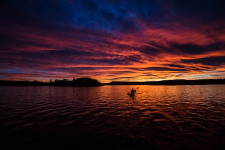 FIN SKOLEGÅRD: Litt mindre episk og mer konkret vil det bli når serien kommer i gang. Først ut er emnet om padleteknikker. Foto: Christian Nerdrum FIN SKOLEGÅRD: Litt mindre episk og mer konkret vil det bli når serien kommer i gang. Først ut er emnet om padleteknikker. Bilde: Christian Nerdrum