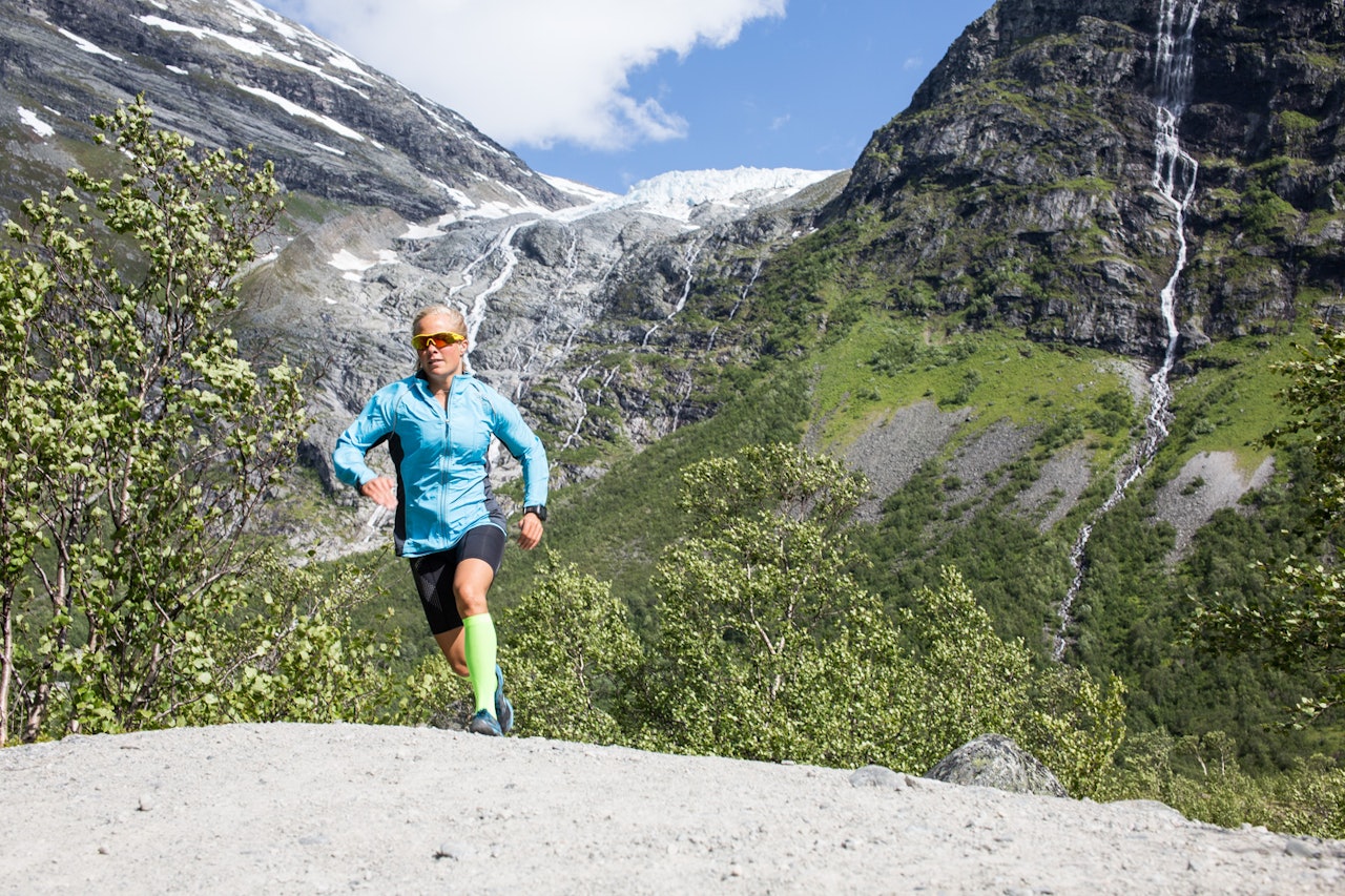 CAND. LØPE: Programleder Malene Haukøy kan mye om hvordan kroppen fungerer under ekstrem og langvarig påkjenning. På Olympiatoppen fyller hun på med ytterligere kunnskap i møte med ernæringsekspert Ina Garthe. Bilde: Christian Nerdrum CAND. LØPE: Programleder Malene Haukøy kan mye om hvordan kroppen fungerer under ekstrem og langvarig påkjenning. På Olympiatoppen fyller hun på med ytterligere kunnskap i møte med ernæringsekspert Ina Garthe. Bilde: Christian Nerdrum