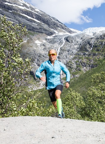 CAND. LØPE: Programleder Malene Haukøy kan mye om hvordan kroppen fungerer under ekstrem og langvarig påkjenning. På Olympiatoppen fyller hun på med ytterligere kunnskap i møte med ernæringsekspert Ina Garthe. Bilde: Christian Nerdrum CAND. LØPE: Programleder Malene Haukøy kan mye om hvordan kroppen fungerer under ekstrem og langvarig påkjenning. På Olympiatoppen fyller hun på med ytterligere kunnskap i møte med ernæringsekspert Ina Garthe. Bilde: Christian Nerdrum