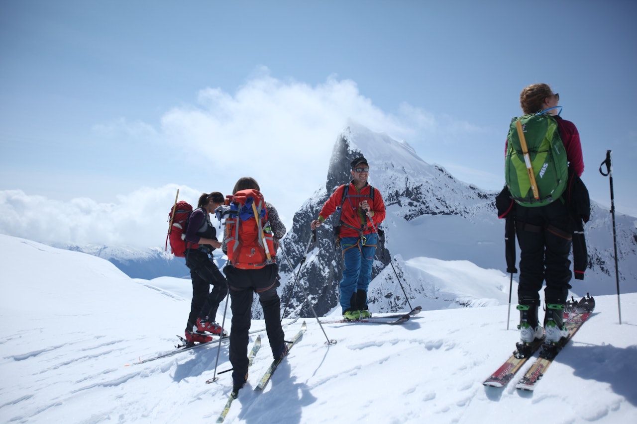 FJELLETS FAGFOLK: I lys av flere skredhendelser i Norge som involverer IFMGA-guider, er det påfallende at NORTIND ønsker å gå så høyt ut på banen, påkalle ministerens oppmerksomhet og erklære allemannsretten for truet, skriver André Horgen i denne kronikken. Illustrasjonsfoto: Sigri Sandberg FJELLETS FAGFOLK: I lys av flere skredhendelser i Norge som involverer IFMGA-guider, er det påfallende at NORTIND ønsker å gå så høyt ut på banen, påkalle ministerens oppmerksomhet og erklære allemannsretten for truet, skriver André Horgen i denne kronikken. Illustrasjonsfoto: Sigri Sandberg