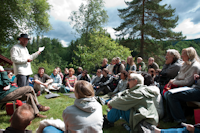 Tankeranglingfestivalen i Tisleidalen, 31. juli – 3. august. Tankeranglingfestivalen er en annerledes miljøfestival inspirert av filosofen Arne Næss og hans økosofi. Som deltaker får du møte fargerike gjester med spennende fortellinger fra et levd liv. Www.tankeranglingfestivalen.no. Foto: Tankeranglingfestivalen Tankeranglingfestivalen i Tisleidalen, 31. juli – 3. august. Tankeranglingfestivalen er en annerledes miljøfestival inspirert av filosofen Arne Næss og hans økosofi. Som deltaker får du møte fargerike gjester med spennende fortellinger fra et levd liv. Www.tankeranglingfestivalen.no. Foto: Tankeranglingfestivalen