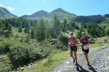 JUNIORVERDENSMESTERE: Kristin Helland-Hansen og Charlotte Grøgaard på vei ned fra en lang, men fantastisk flott fjelletappe. Foto: Dag Hjelland-Hansen/Jardar JUNIORVERDENSMESTERE: Kristin Helland-Hansen og Charlotte Grøgaard på vei ned fra en lang, men fantastisk flott fjelletappe. Foto: Dag Hjelland-Hansen/Jardar