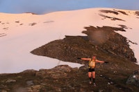 Hornindal rundt, 5. juli. Løpet er 75 km langt, har en total stigning på 5 600 meter og passer like godt for mosjonister som erfarne maraton- og ultraløpere. www.hornindalrundt.no FOTO: Hornindal rundt Hornindal rundt, 5. juli. Løpet er 75 km langt, har en total stigning på 5 600 meter og passer like godt for mosjonister som erfarne maraton- og ultraløpere. www.hornindalrundt.no FOTO: Hornindal rundt