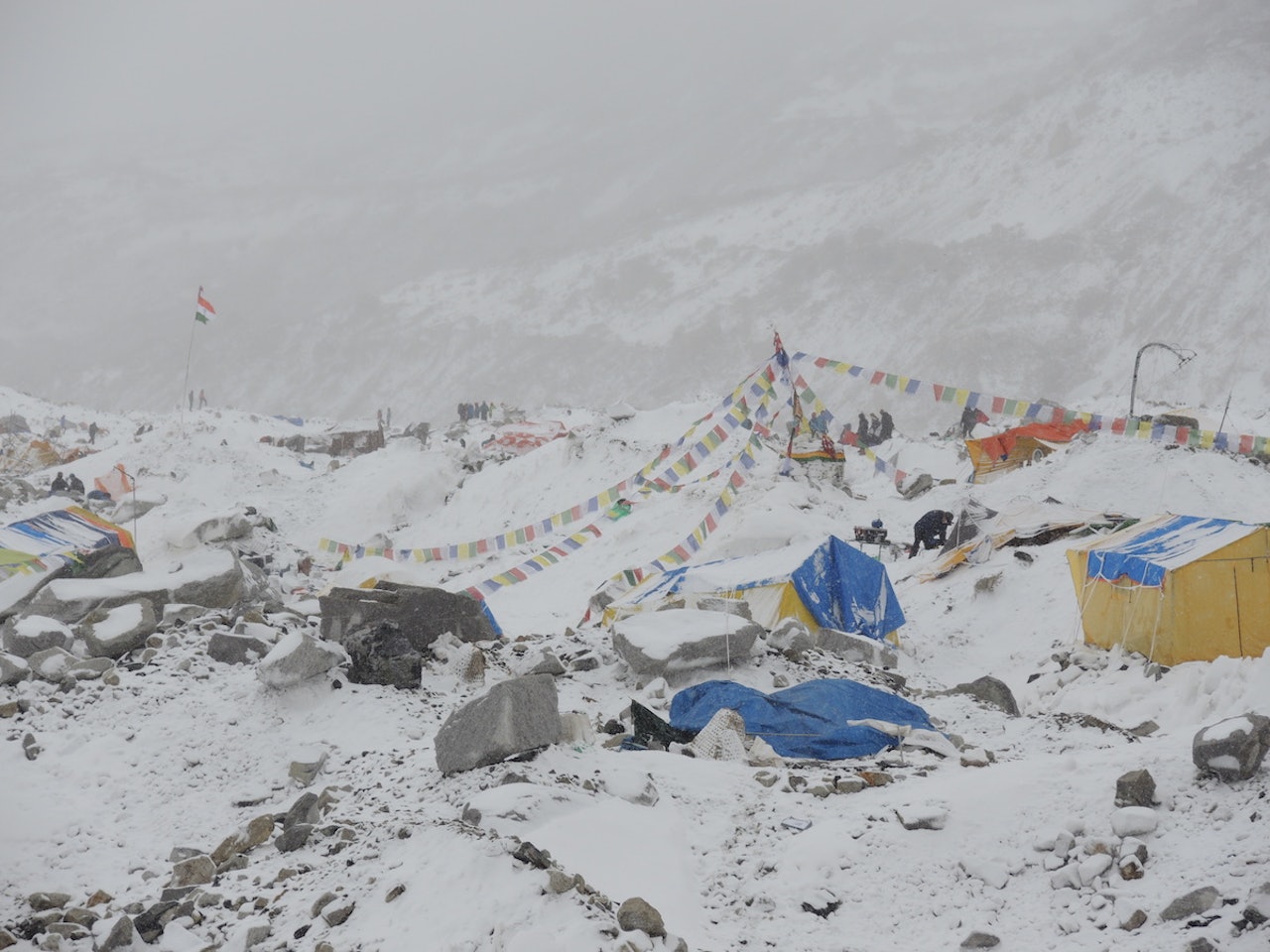 TRIST SYN: Everest base camp etter jordskjelvet. Foto: Ingvill Ytreland TRIST SYN: Everest base camp etter jordskjelvet. Foto: Ingvill Ytreland