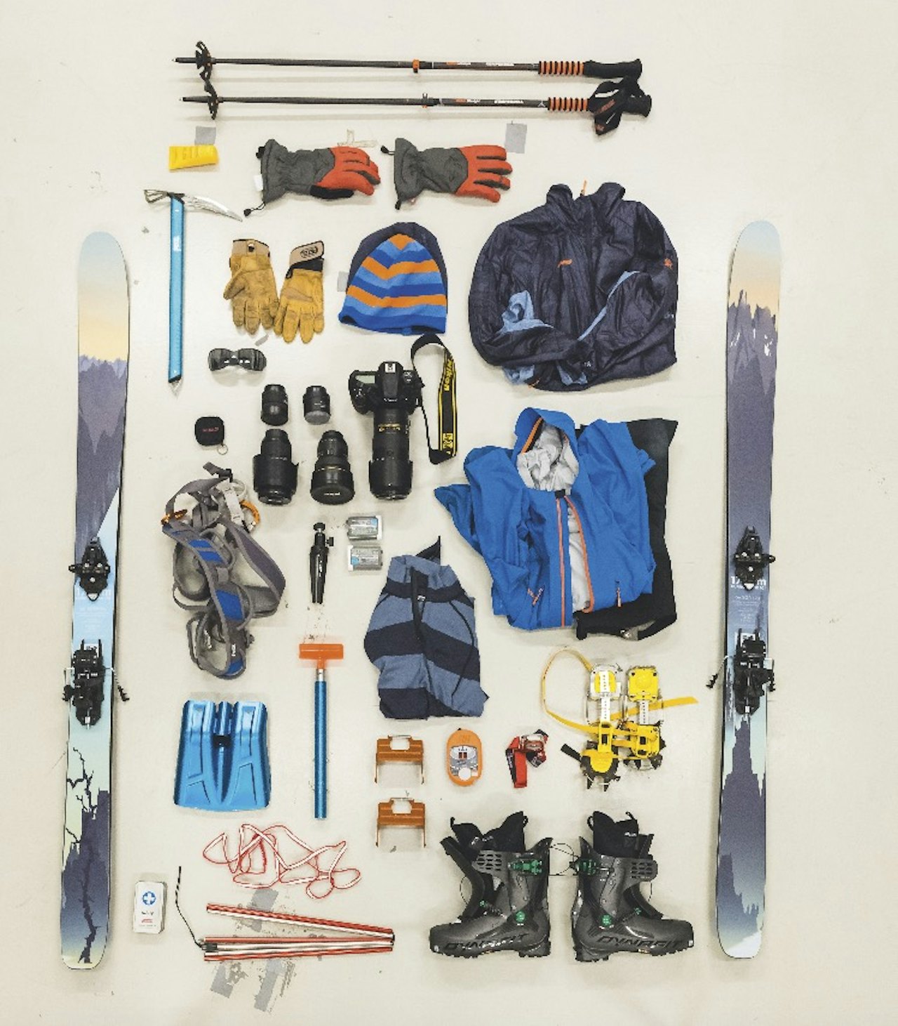 ALPINFOTOPAKKE: Sekken til fotografen er sjelden den letteste. Foto: Hans Kristian Krogh Hanssen  ALPINFOTOPAKKE: Sekken til fotografen er sjelden den letteste. Foto: Hans Kristian Krogh Hanssen
