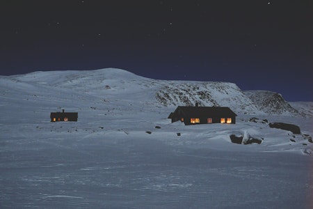 REINHEIM PÅ DOVREFJELL: Denne DNT-hytta består av en stor og en mindre hytte og har til sammen 36 sengeplasser. Turen inn til Reinheim fra Kongsvold er 17 kilometer. Fra Reinheim er det også kvistet til Åmotdalshytta, en annen selvbetjent DNT-hytte. Foto: André Spica reinheim dovrefjell