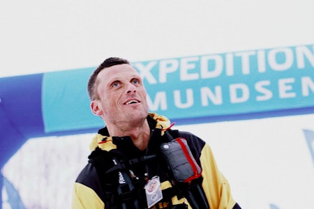 EXPEDITION AMUNDSEN: Thomas Andersen har deltatt alle gangene i det tøffe fjellskiløpet over Hardangervidda. Her krysser mållinja som førstemann i 2013. Foto: Dag Oliver 