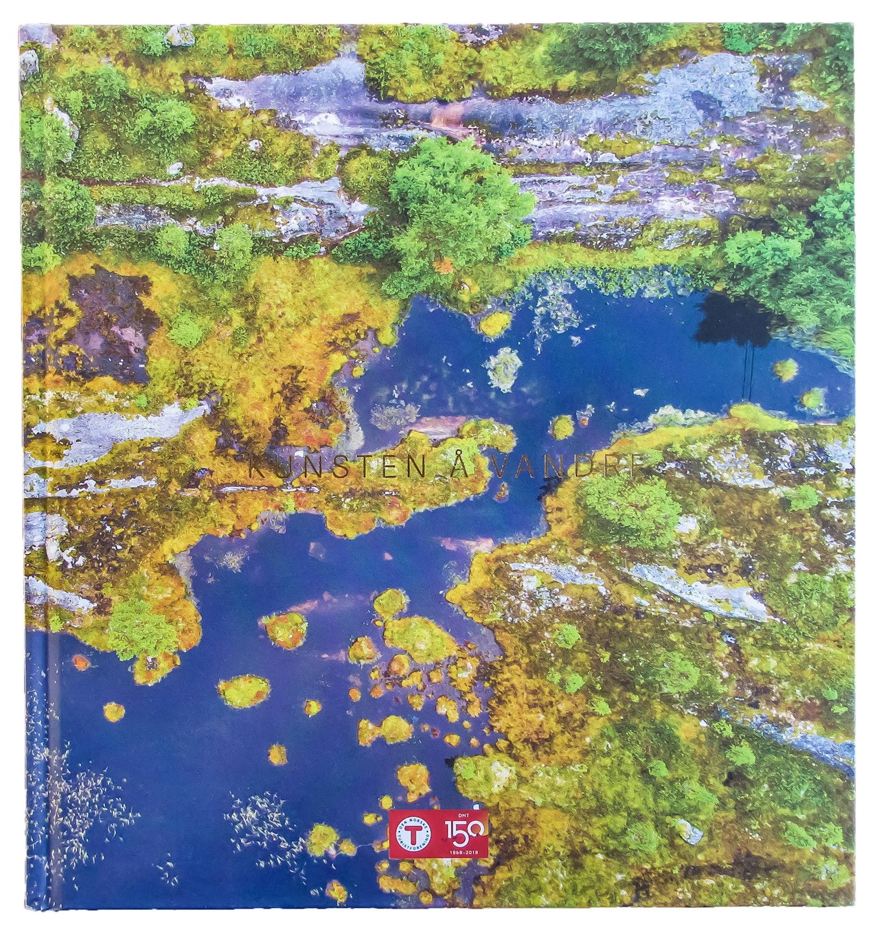 MOSEBOKEN: Kunsten å vandre er DNTs jubileumsbok i anledning 150-årsjubileet. FOTO: DNT MOSEBOKEN: Kunsten å vandre er DNTs jubileumsbok i anledning 150-årsjubileet. FOTO: DNT