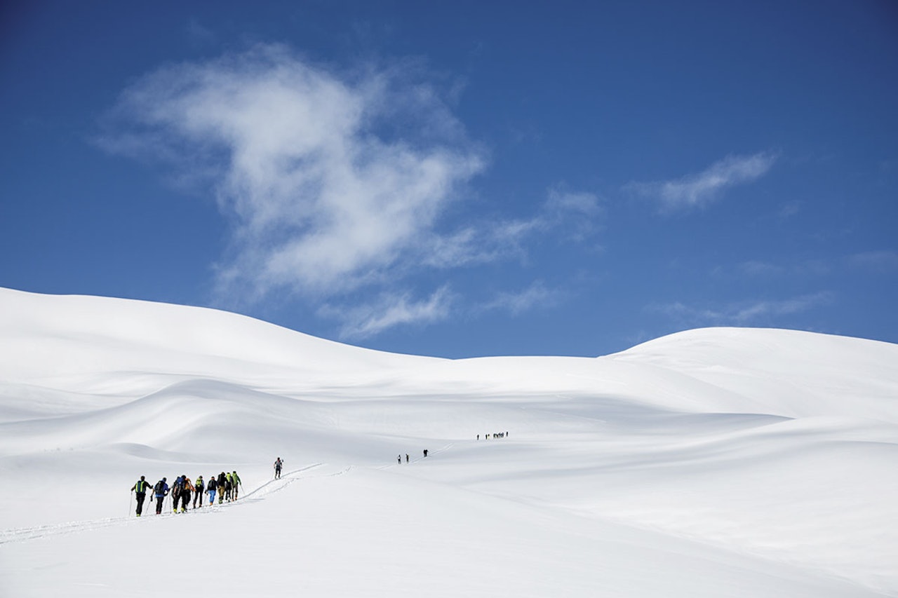 TOPP TUR: En tur til Blæja på Sunnmøre gir deg kvalitetskjøring i fint fjell. Foto: Fra boka Toppturar i Sunnmørsalpane