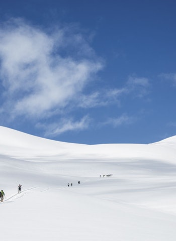 TOPP TUR: En tur til Blæja på Sunnmøre gir deg kvalitetskjøring i fint fjell. Foto: Fra boka Toppturar i Sunnmørsalpane