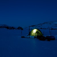 TELTLIV: Kveldene i teltet er alltid bra, uansett om dagen har vært fin eller kjip. Foto: Henning Gladheim
