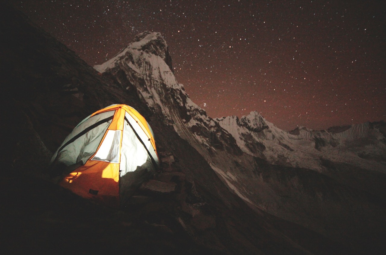 AMA DABLAM: På vei til Ama Dablam får du stjernehimmelen tett på det som blir kalt verdens vakreste fjell. Foto: Matti Bernitz Pedersen