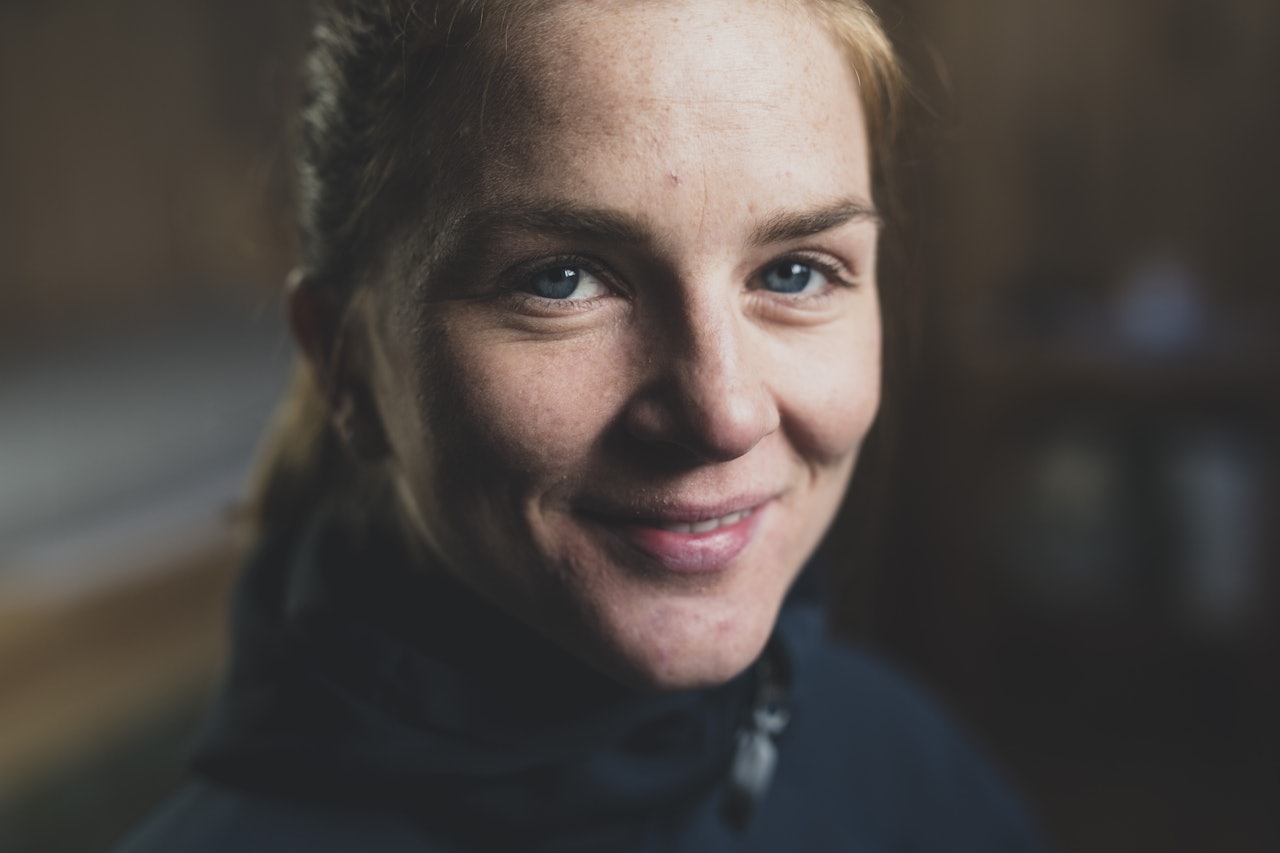 EN FINGER MED I SPILLET: Nordisk jazz er kjent for lange toner og seige stemninger. – Det passer ikke for meg som assosierer fjellheimen med noe iskaldt, rått, skummelt og beinhardt, sier pianist og jazzkomponist Maren Selvaag. Foto: Line Hårklau EN FINGER MED I SPILLET: Nordisk jazz er kjent for lange toner og seige stemninger. – Det passer ikke for meg som assosierer fjellheimen med noe iskaldt, rått, skummelt og beinhardt, sier pianist og jazzkomponist Maren Selvaag. Foto: Line Hårklau