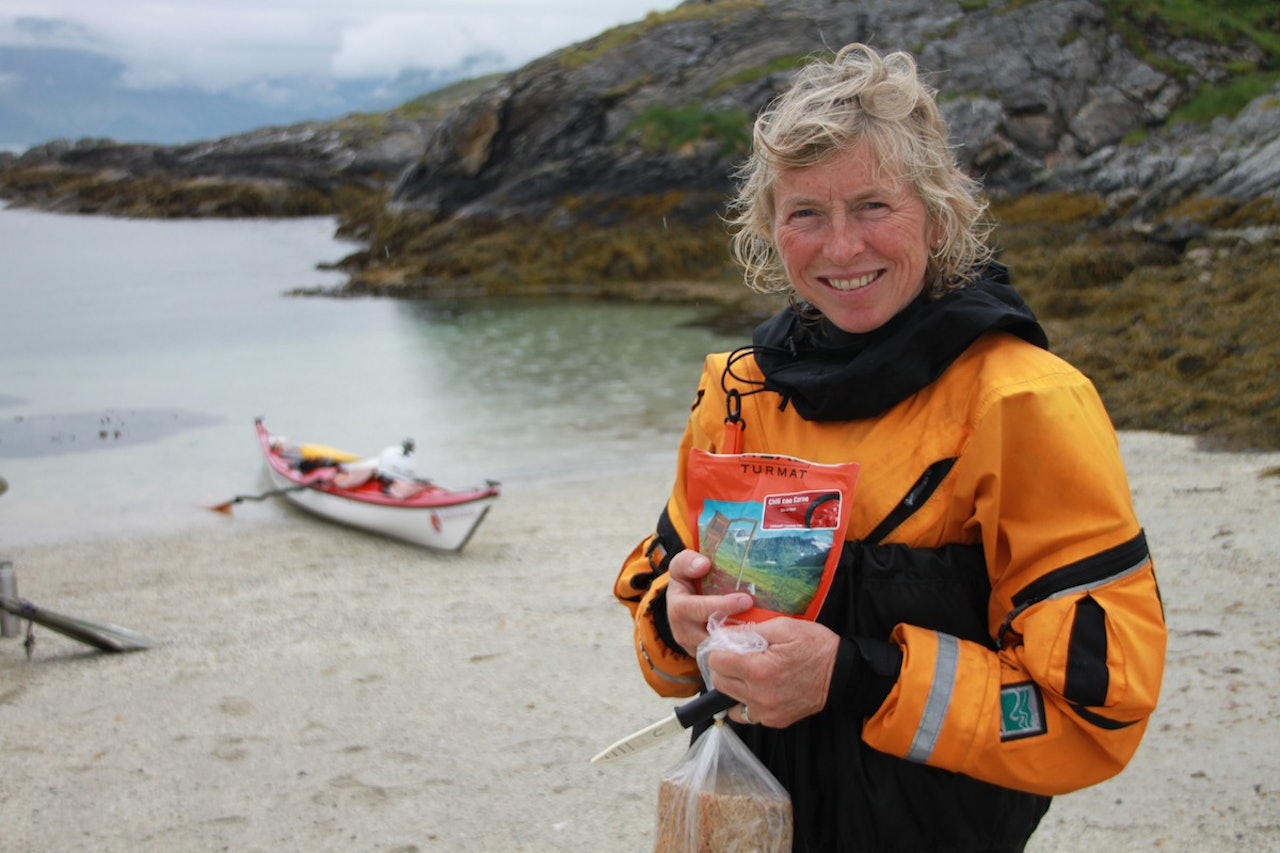 RANDI SKAUG: Padling er energikrevende. Et raskt måltid og klar for neste økt. Foto: Privat RANDI SKAUG: Padling er energikrevende. Et raskt måltid og klar for neste økt. Foto: Privat