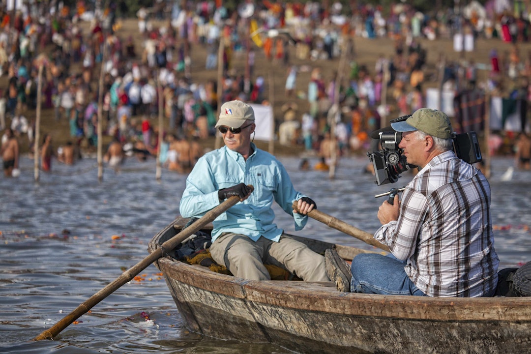KLESINDUSTRIENS SYNDEFLOD: Mark Angelo ved Khumb Mela, en syklisk hinduhøytid som er ett av de største og folkerikeste valfartsmålene i hinduismen. Foto: Riverblue Mark Angelo ved Khumb Mela, en syklisk hinduhøytid som er ett av de største og folkerikeste valfartsmålene i hinduismen. Foto: Riverblue