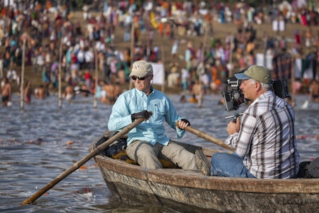 KLESINDUSTRIENS SYNDEFLOD: Mark Angelo ved Khumb Mela, en syklisk  hinduhøytid som er ett av de største og folkerikeste valfartsmålene i hinduismen. Foto: Riverblue Mark Angelo ved Khumb Mela, en syklisk  hinduhøytid som er ett av de største og folkerikeste valfartsmålene i hinduismen. Foto: Riverblue