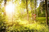 FÅ SOLA I FLEISEN: Å ta bilde mot solen kan bli riktig bra. Men pass på at motivet får korrekt eksponering. I tillegg må lukkertiden tilpasses motivets bevegelse. Lukkertid: 1/1600s. Blenderåpning: f/5,0. Lysfølsomhet: ISO 1600. Foto: Snorre Veggan FÅ SOLA I FLEISEN: Å ta bilde mot solen kan bli riktig bra. Men pass på at motivet får korrekt eksponering. I tillegg må lukkertiden tilpasses motivets bevegelse. Lukkertid: 1/1600s. Blenderåpning: f/5,0. Lysfølsomhet: ISO 1600. Foto: Snorre Veggan