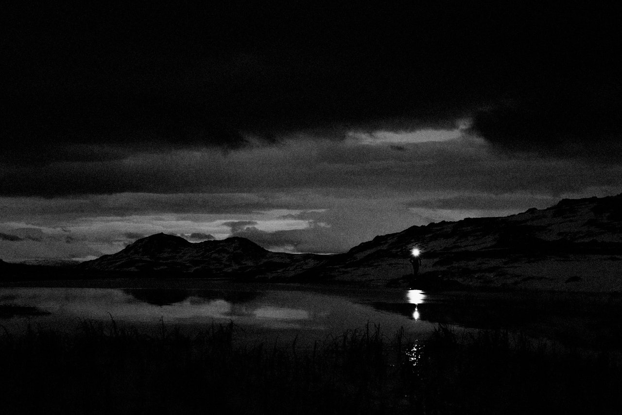 LYS I MØRKET: Senhøst møter tidlig vinter. Foto: Kristoffer H. Kippernes LYS I MØRKET: Senhøst møter tidlig vinter. Foto: Kristoffer H. Kippernes