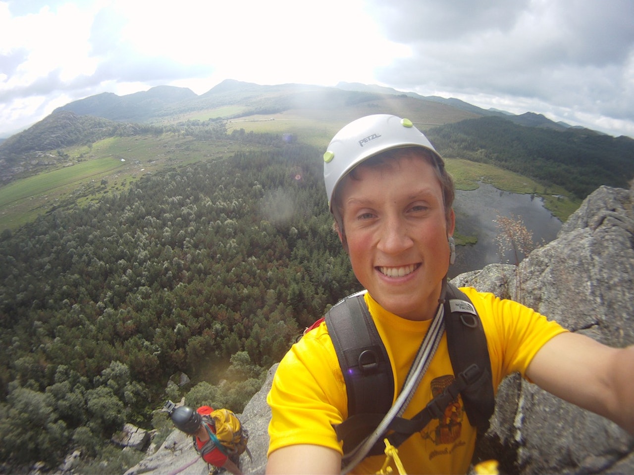 ALLSIDIG: Filmansvarlig Kristian Reinskau Knudsen på klatretur. Foto: Privat ALLSIDIG: Filmansvarlig Kristian Reinskau Knudsen på klatretur. Foto: Privat